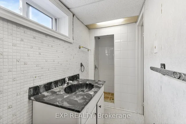 Additional image 22 of 44 Almayo Cres