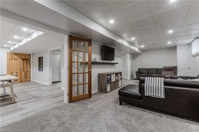 Additional image 36 of 6 Carl Cres