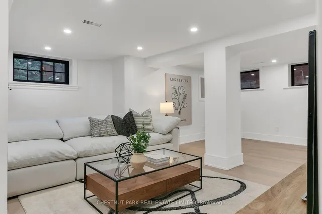 Additional image 38 of 111 Roxborough Dr