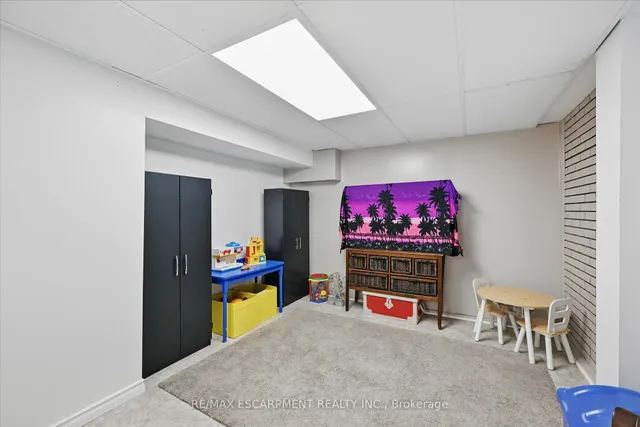 Additional image 30 of 1280 Consort Cres