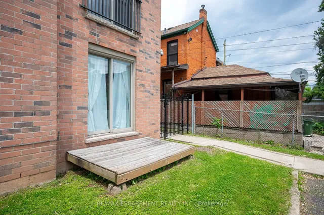 Additional image 21 of 28 Victoria Ave Unit 102