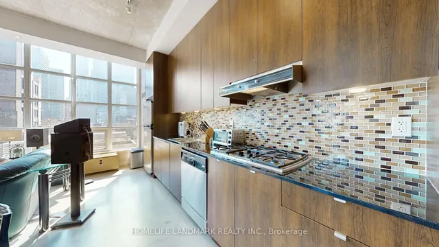 Additional image 20 of 23 Brant St Unit 712