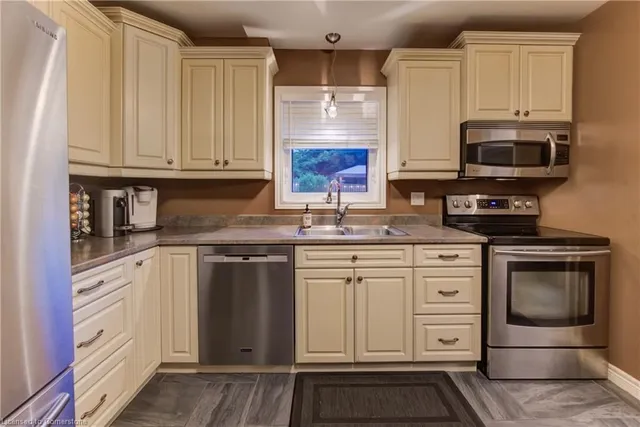 Additional image 12 of 9 Toynbee Cres