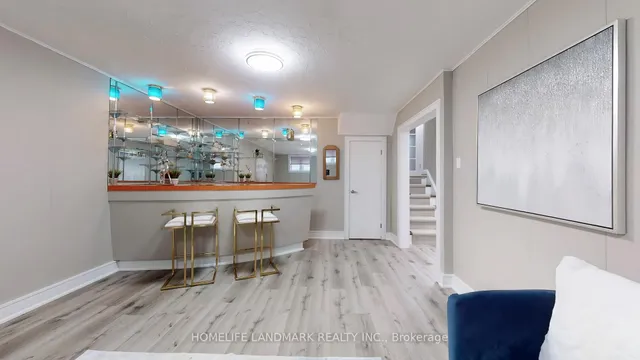 Additional image 38 of 12 Carousel Crt