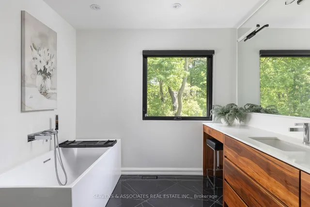 Additional image 23 of 217 Lonsmount Dr