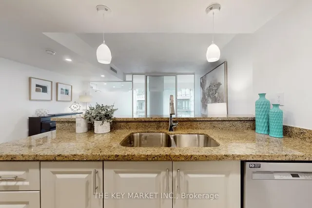 Additional image 13 of 1001 Bay St Unit 813