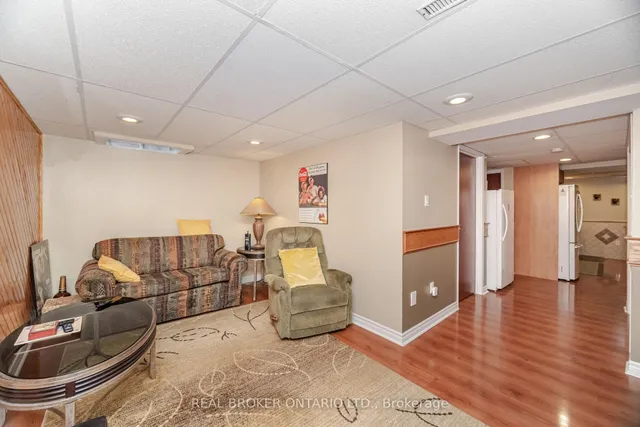 Additional image 42 of 28 Lacewood Cres