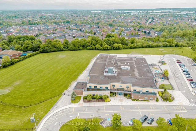 Additional image 39 of 87 Queen Mary Dr