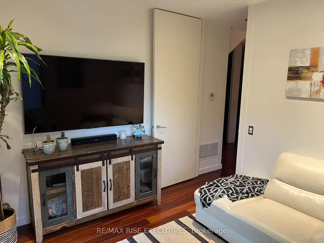 Additional image 40 of 32 Regal Rd