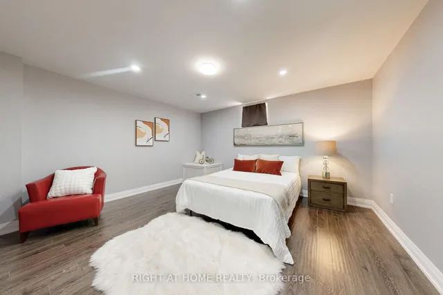 Additional image 43 of 686 Bolingbroke Dr