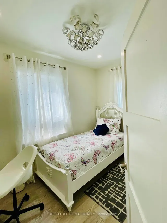 Additional image 16 of 174 Aylesworth Ave