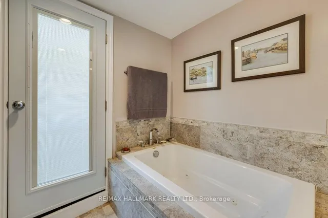 Additional image 38 of 2366 Queen St Unit 2