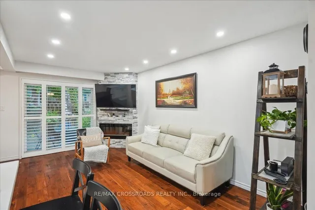 Additional image 5 of 121 L'Amoreaux Dr Unit 43
