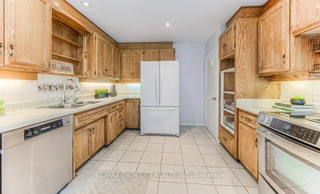 Additional image 21 of 211 RIPPLEWOOD Cres