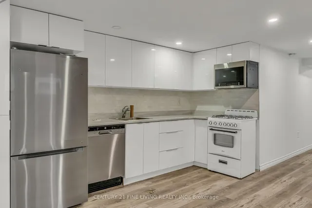 Additional image 32 of 46 Rossburn Dr