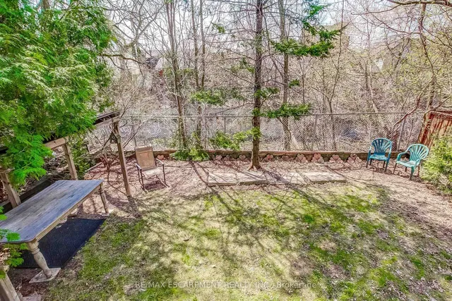 Additional image 34 of 51 Canada St