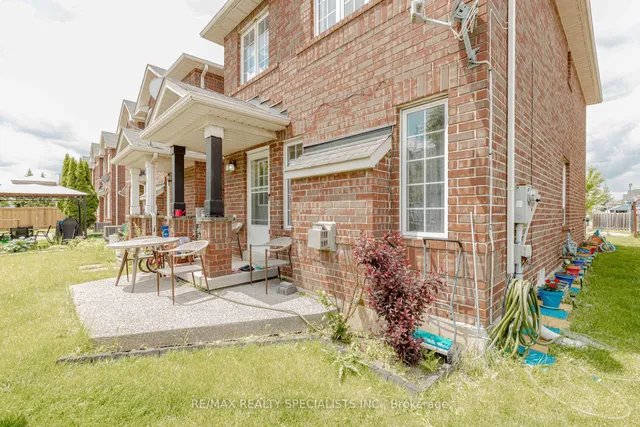 Additional image 39 of 1242 Mowat Lane