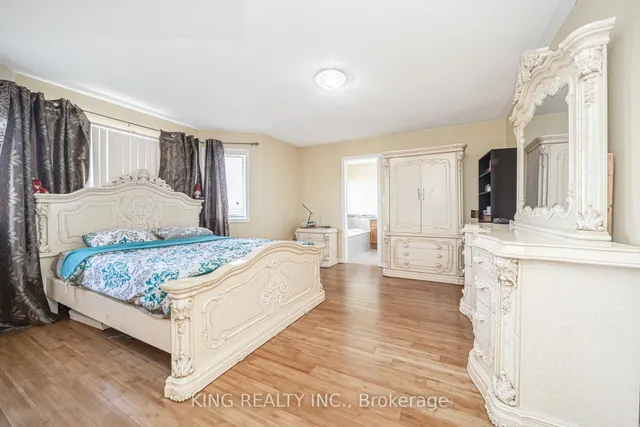 Additional image 21 of 24 Snow Leopard Crt