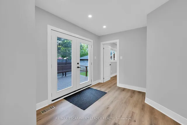 Additional image 39 of 24 CLAPHAM Rd