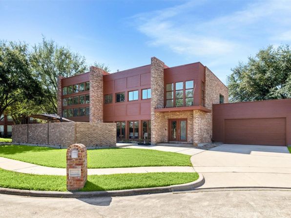 8003 Harbor Point Dr, Houston, TX 77071