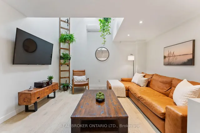 Additional image 11 of 23 Macaulay St Unit 2