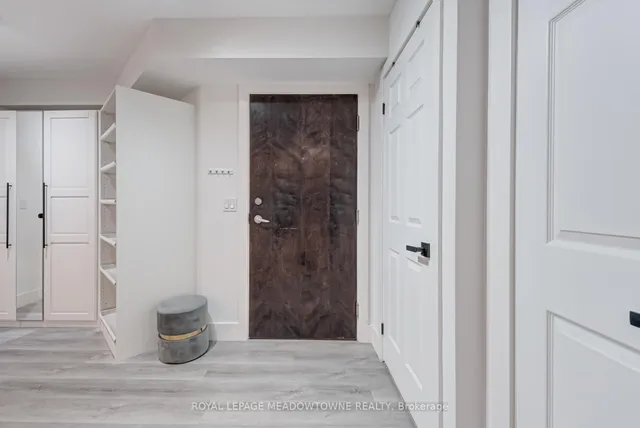 Additional image 9 of 12 Yonge St Unit 1801