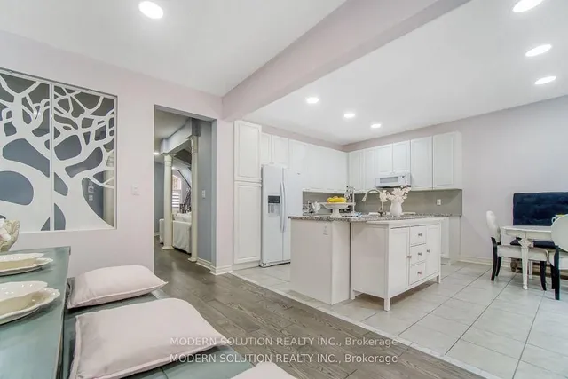 Additional image 7 of 552 Bessborough Dr