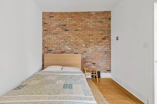 Additional image 12 of 20 TUCKETT St