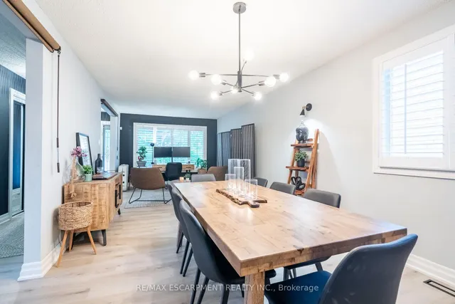 Additional image 12 of 14 Vista Crt