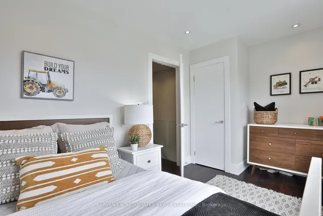 Additional image 27 of 153 Holland Park Ave