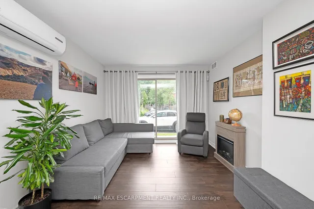 Additional image 14 of 28 Victoria Ave Unit 102