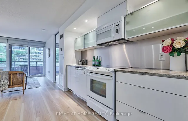 Additional image 3 of 4K Spadina Ave Unit 323