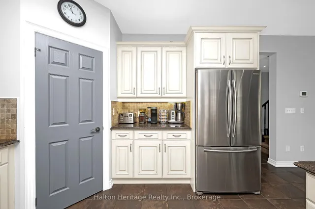 Additional image 13 of 67 Commando Crt