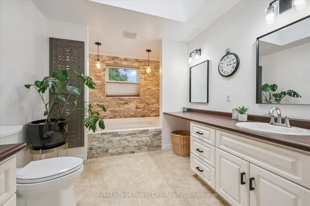 Additional image 24 of 37 Brock St