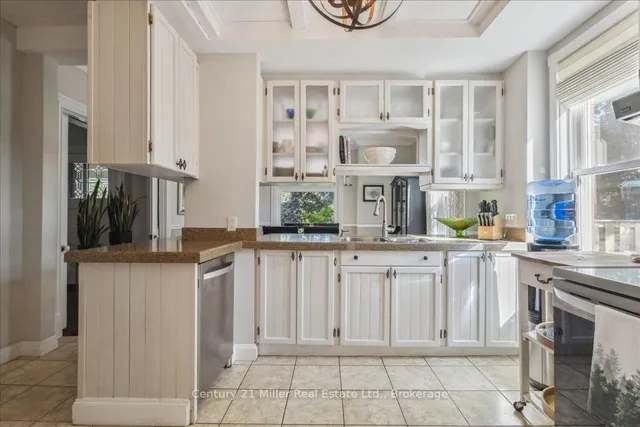 Additional image 16 of 585 Dundas St