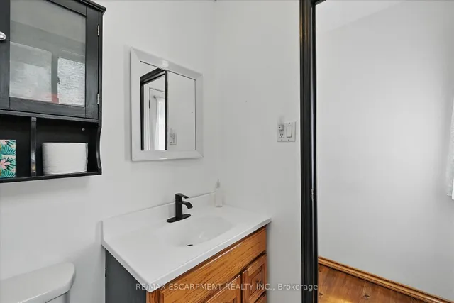 Additional image 19 of 1280 Consort Cres