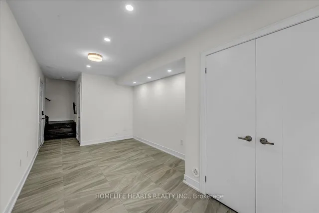 Additional image 10 of 1389 Clarriage Crt