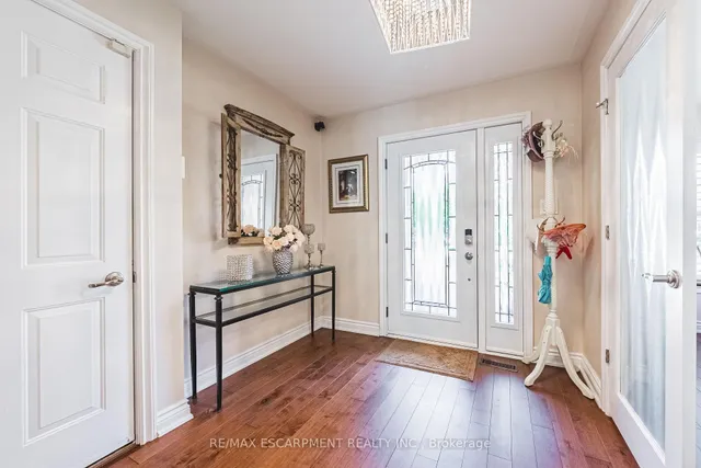 Additional image 4 of 2 Antoinette Crt