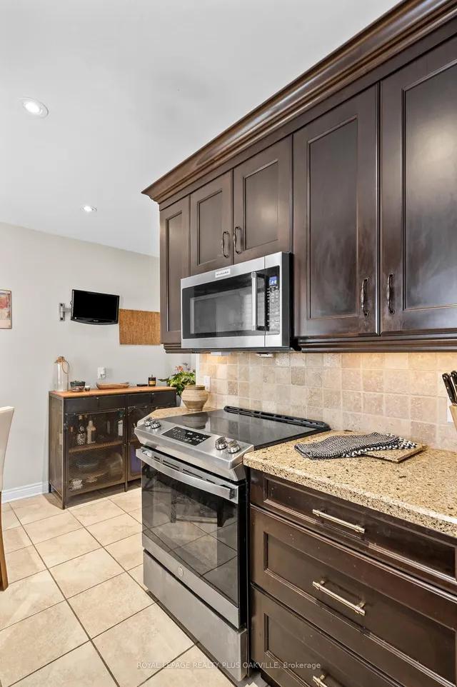 Additional image 15 of 5255 Lakeshore Rd Unit 49