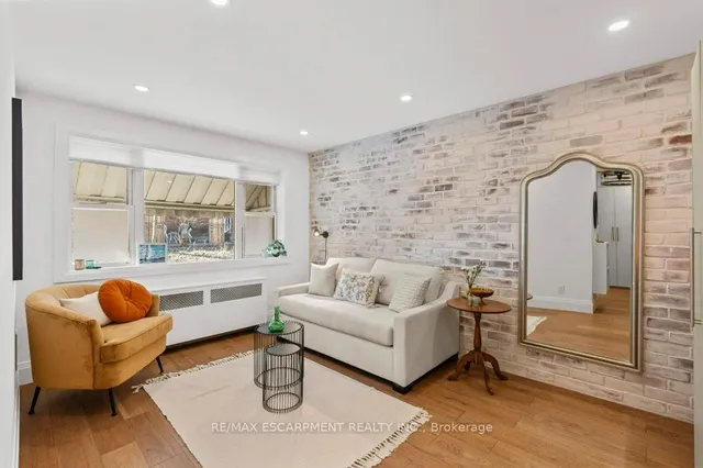 Additional image 10 of 137 Emerald St Unit 5