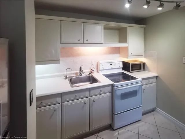 Additional image 7 of 1950 Main St Unit 106