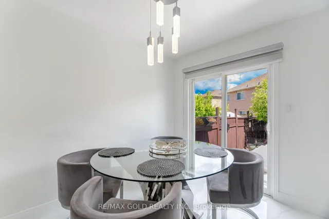 Additional image 6 of 29 Skylar Circ