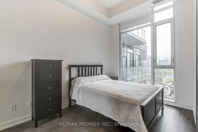 Additional image 14 of 297 College St Unit 1002