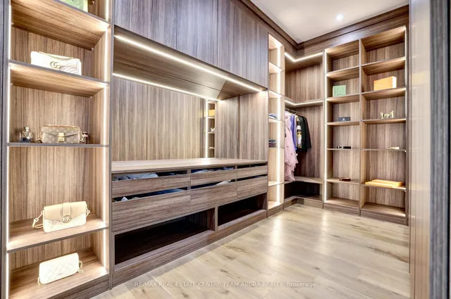 Additional image 27 of 7548 Sixth Line