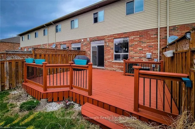 Additional image 44 of 33 Marina Point Cres