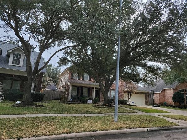 8322 Castle Pond Ct, Houston, TX 77095