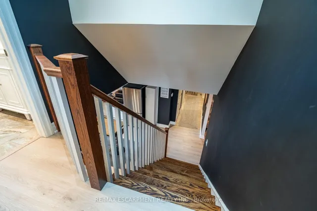 Additional image 25 of 14 Vista Crt