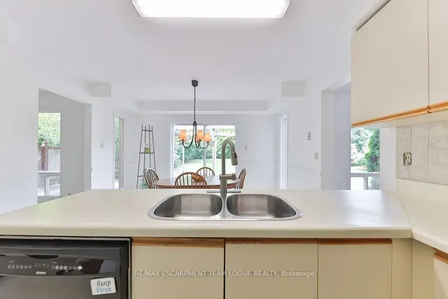 Additional image 12 of 2046 PARKLANE Cres