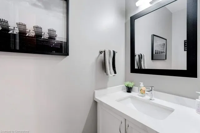 Additional image 5 of 52 Commando Crt