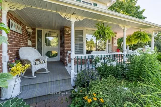 Additional image 4 of 690 Robertson Cres